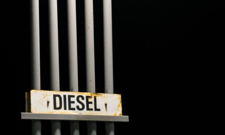 Dizel zunaj avtocest z današnjim dnem precej cenejši