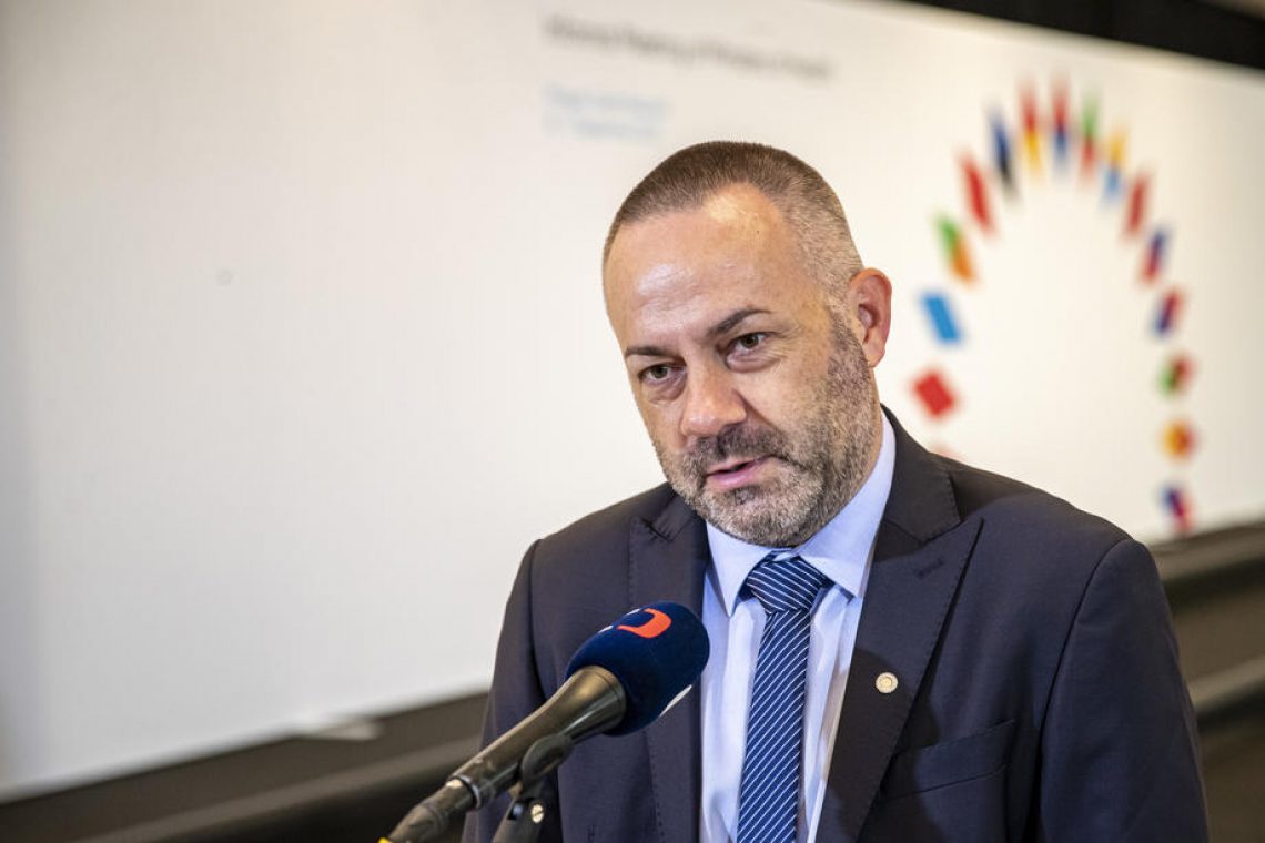Bešič Loredan: Koronavirus je med nami, a ostajamo odprta družba