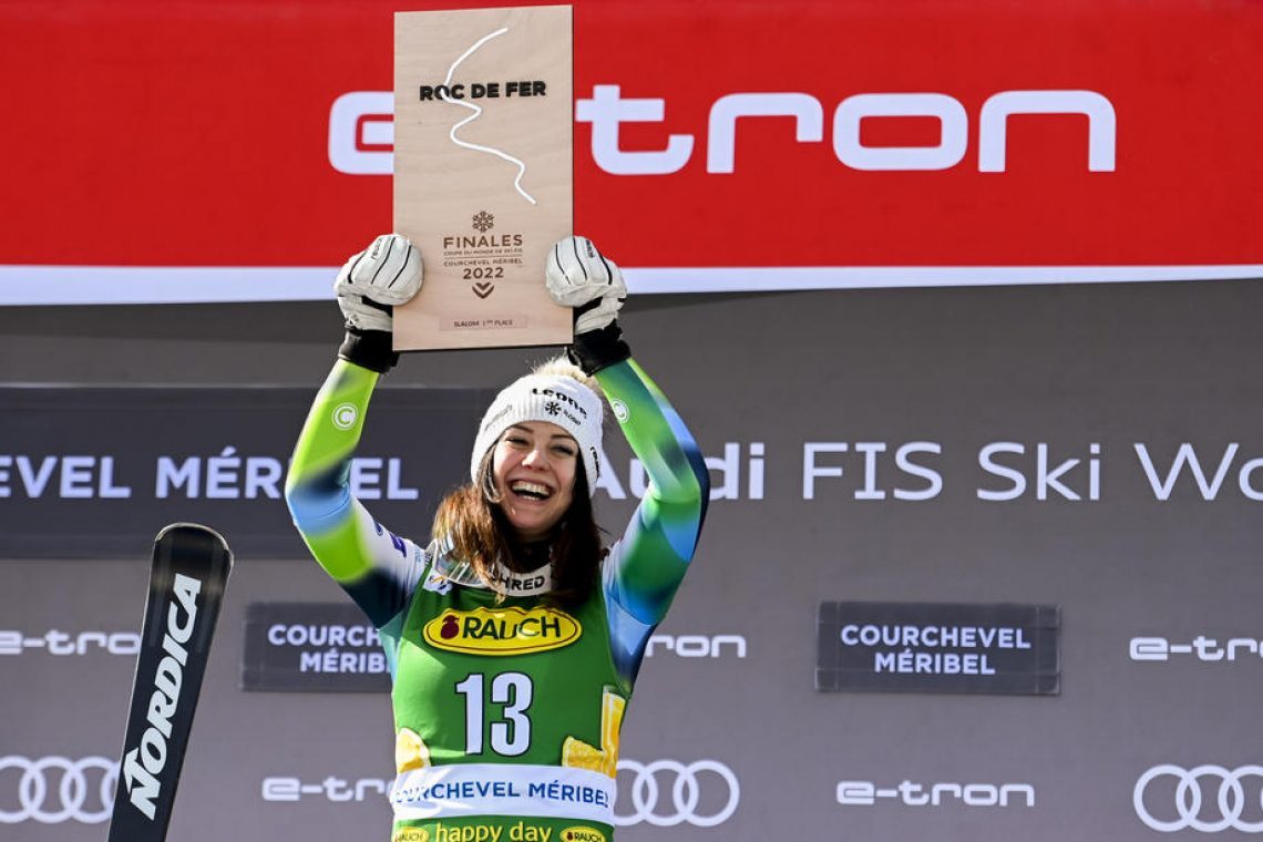 Slokarjeva zaradi strgane vezi v nedeljo na operacijo v Innsbruck