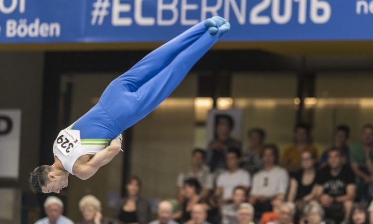Nikolaj Božič v ozadju na SP v gimnastiki