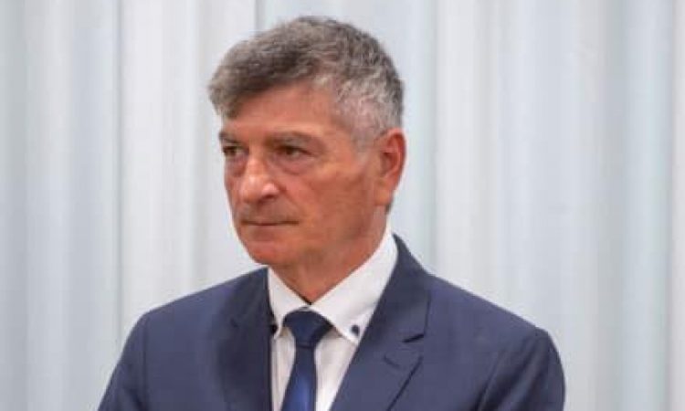 Država začela izplačevanje covidnih dodatkov za dijake in študente prostovoljce