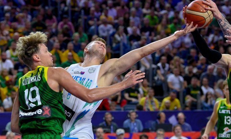 Slovenski košarkarji ob 13. uri v Tel Avivu lovijo uvrstitev na SP
