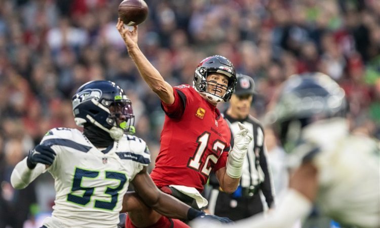 Brady v anale tudi ob prvem rednem postanku lige NFL v Nemčiji