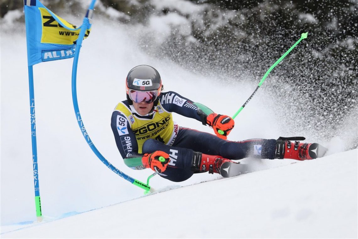 Lucas Braathen najhitrejši po prvi vožnji, Slovenca odstopila