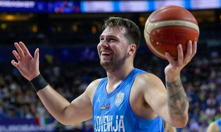 Dončić blestel s trojnim dvojčkom, tudi Dragić do zmage
