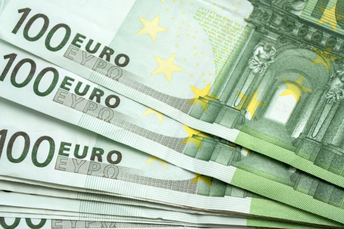Minimalna plača se zvišuje za 100 evrov neto