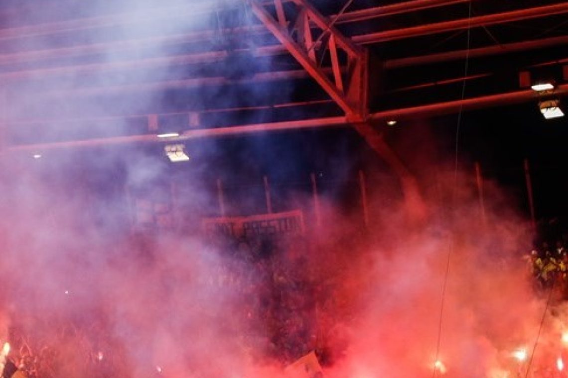 Dvoboj Olympiakosa in AEK zaznamovali incidenti