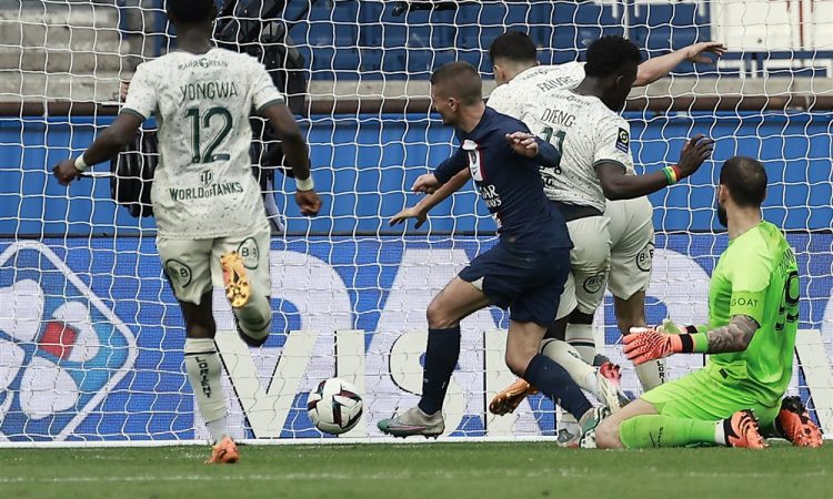 PSG doživel nov poraz, a ostaja trdno na vrhu 