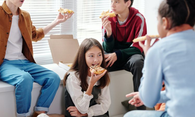 Na javni predstavitvi mnenj velika naklonjenost predlogu za brezplačno kosilo za vse učence
