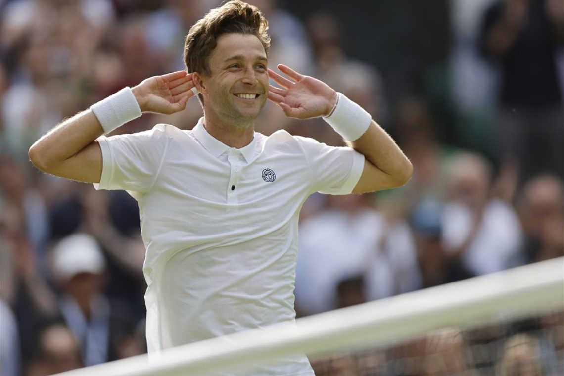 V drugem krogu Wimbledona izpadel četrti igralec sveta 