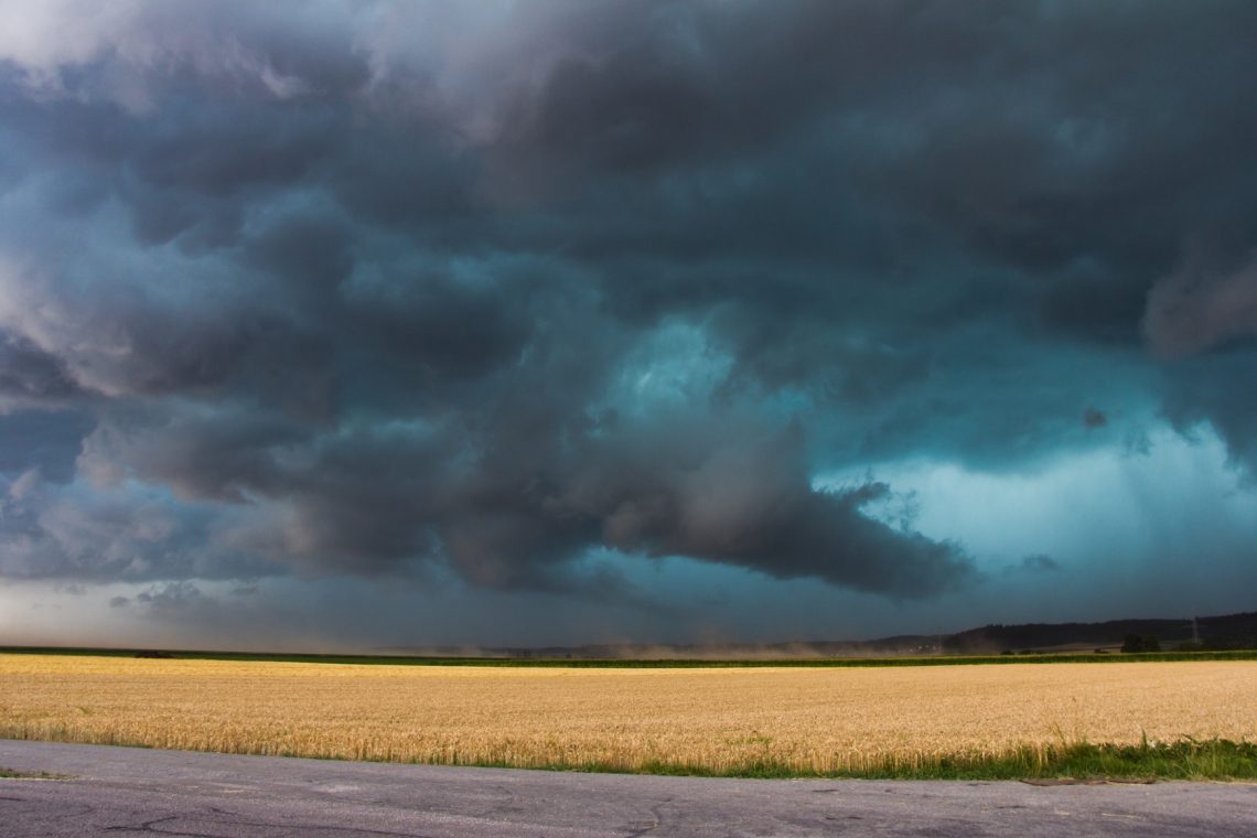 Po neurjih danes mirnejše vremensko dogajanje, popoldne znova napovedane nevihte