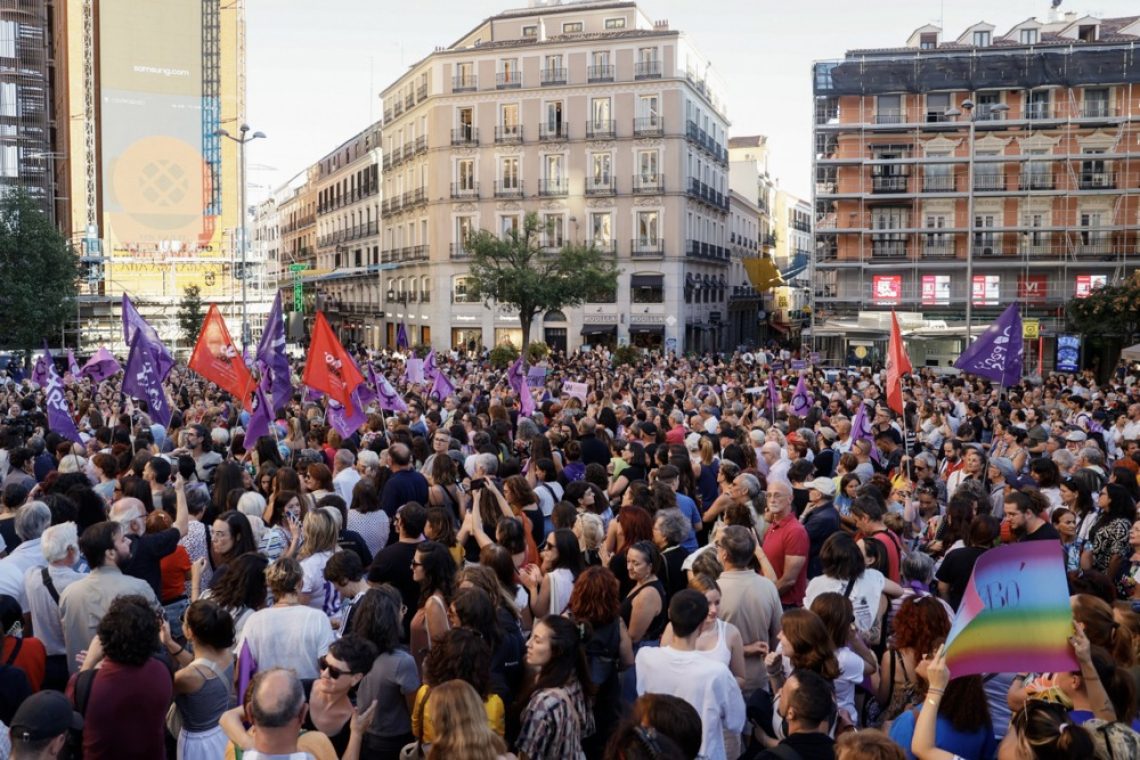 Rubiales na grafitu v Barceloni poljublja Tysona
