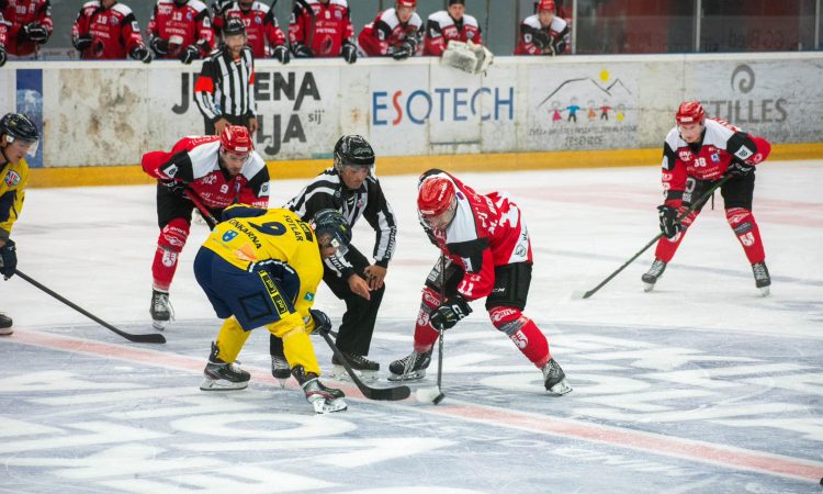 Jeseničani šele po kazenskih strelih premagali Celjane