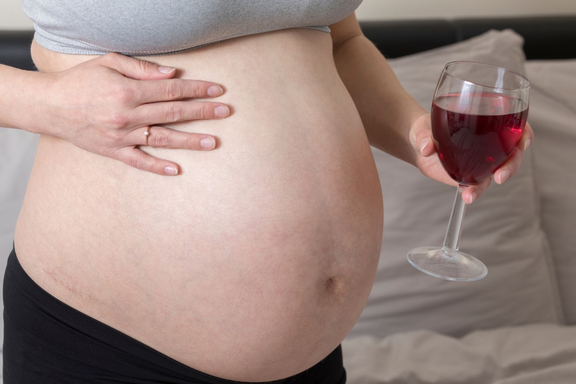 Ob svetovnem dnevu opozorila o tveganju otrokove izpostavljenosti alkoholu pred rojstvom