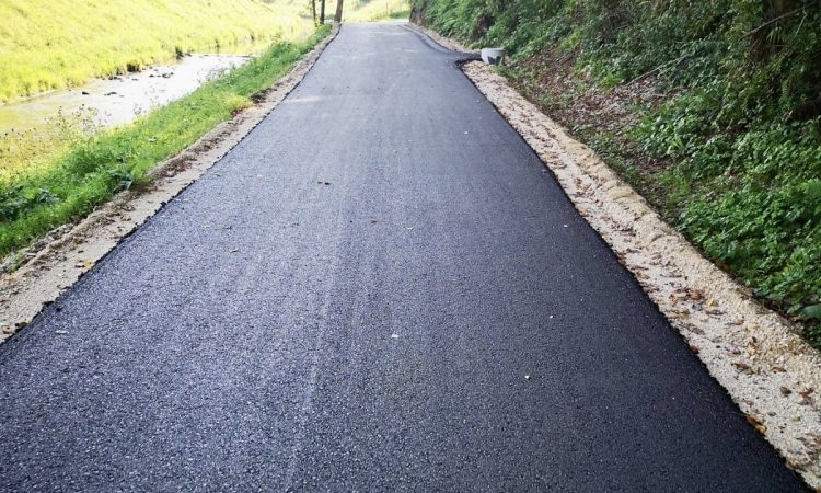 Zaključen zadnji del kolesarske povezave do Šentjurja, začenja se obnova ceste ob pokopališču