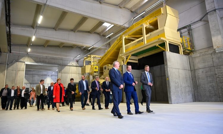 Na Dolenjskem odprli regionalni objekt za predelavo odpadkov