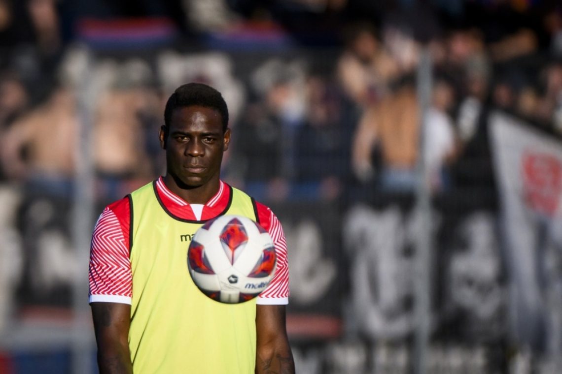 Mario Balotelli podpisal za Genoo