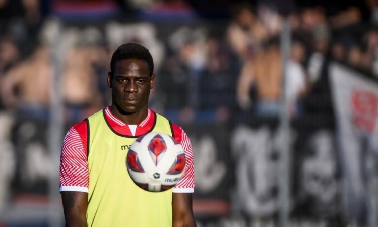 Mario Balotelli podpisal za Genoo
