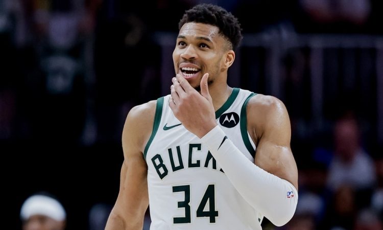 Milwaukee Bucks na krilih Lillarda do prve domače zmage