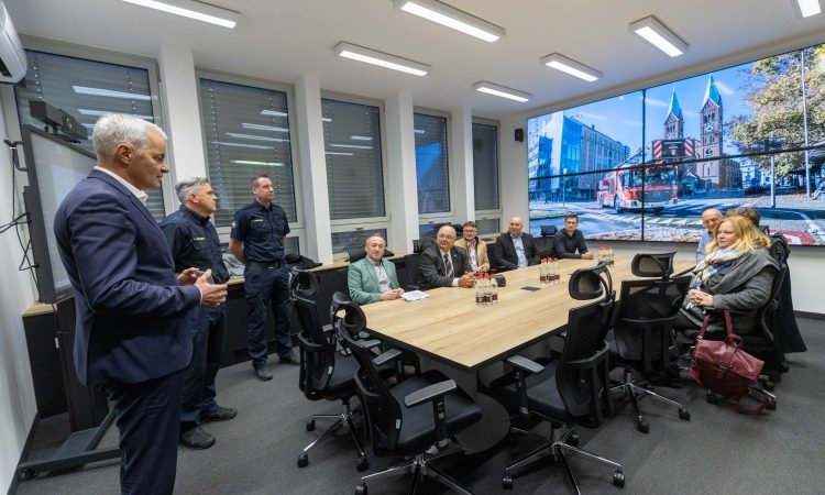 Gasilska brigada Maribor prejela mestni pečat za izjemen prispevek k varnosti