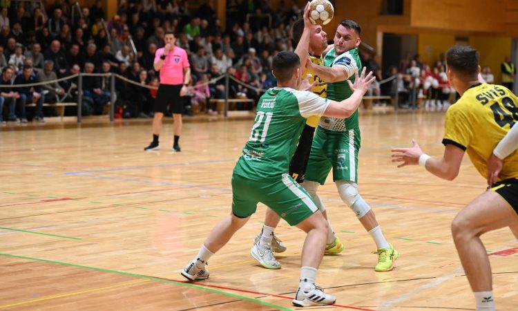 Rokometaši moštva Sviš Cugelj okna Ivančna Gorica so premagali novomeško Krko z 29:27