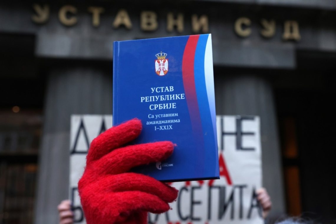 Srbska koalicija podprla neobstoječ predlog opozicije za referendum o razrešitvi Vučića