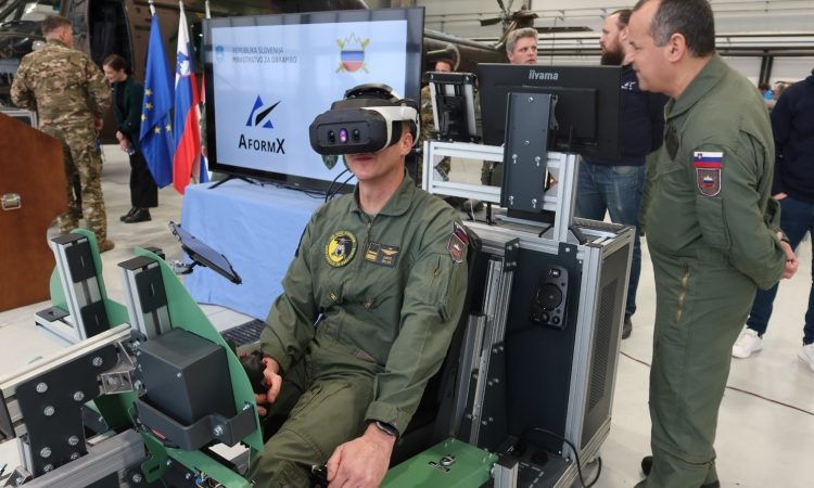 Slovenska vojska prevzela najsodobnejše simulatorje virtualne in mešane resničnosti