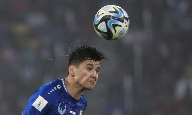 Uzbekistanec Abdukodir Husanov podpisal za Manchester City