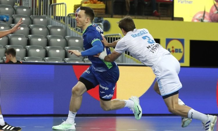 Slovenski rokometaši na prvi tekmi drugega dela SP premagali Argentince s 34:23