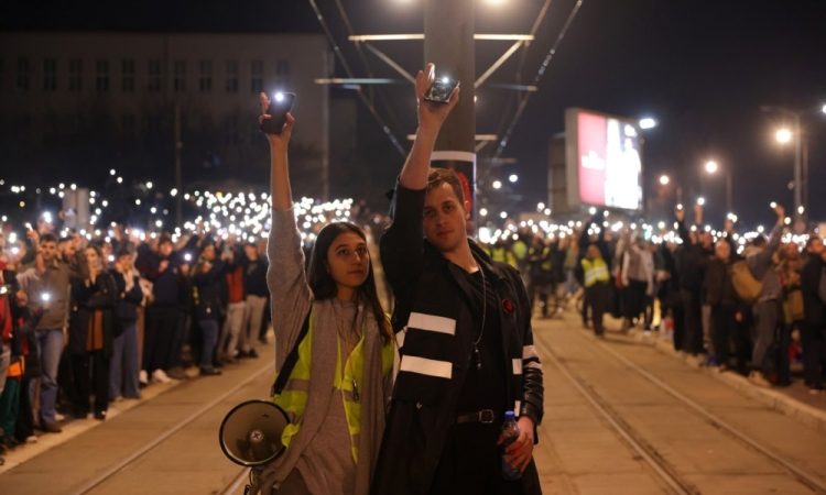 V Novem Sadu v napadu na študente huje poškodovano dekle