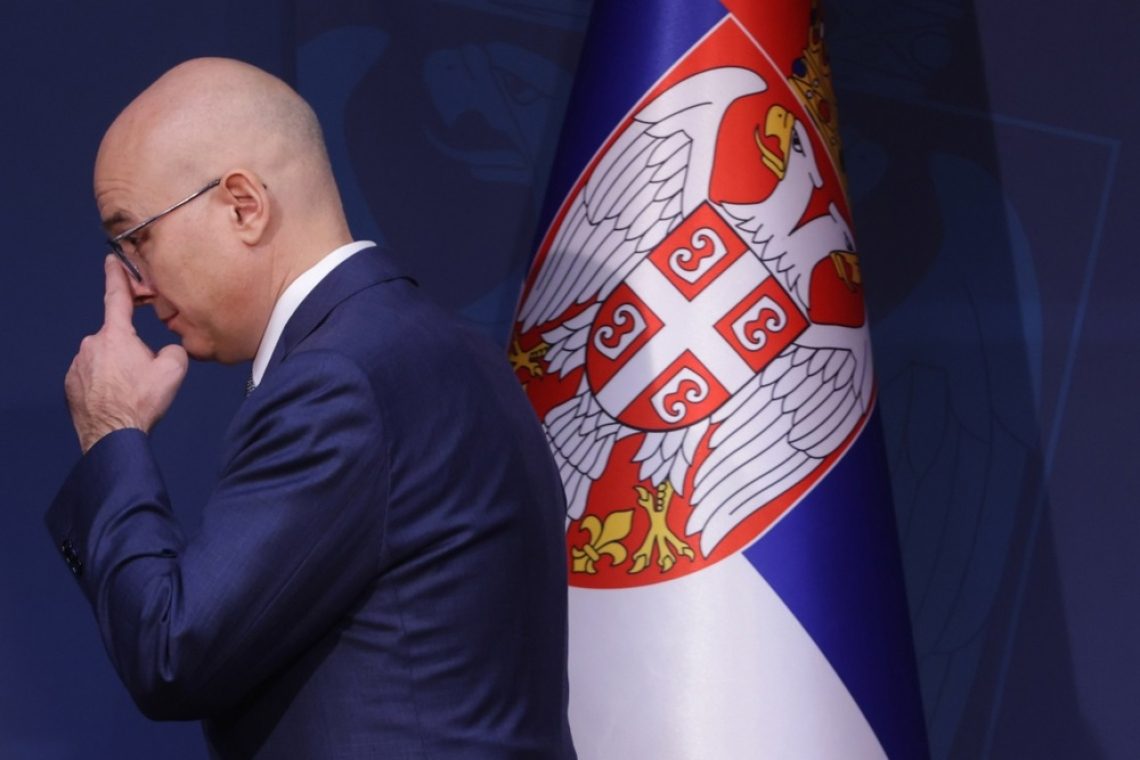 V Srbiji trije meseci protestov privedli do odstopa premierja