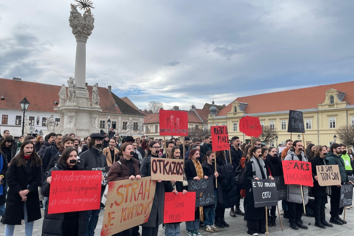 Študenti v Osijeku na protestu sporočili: "Dovolj je molka!"