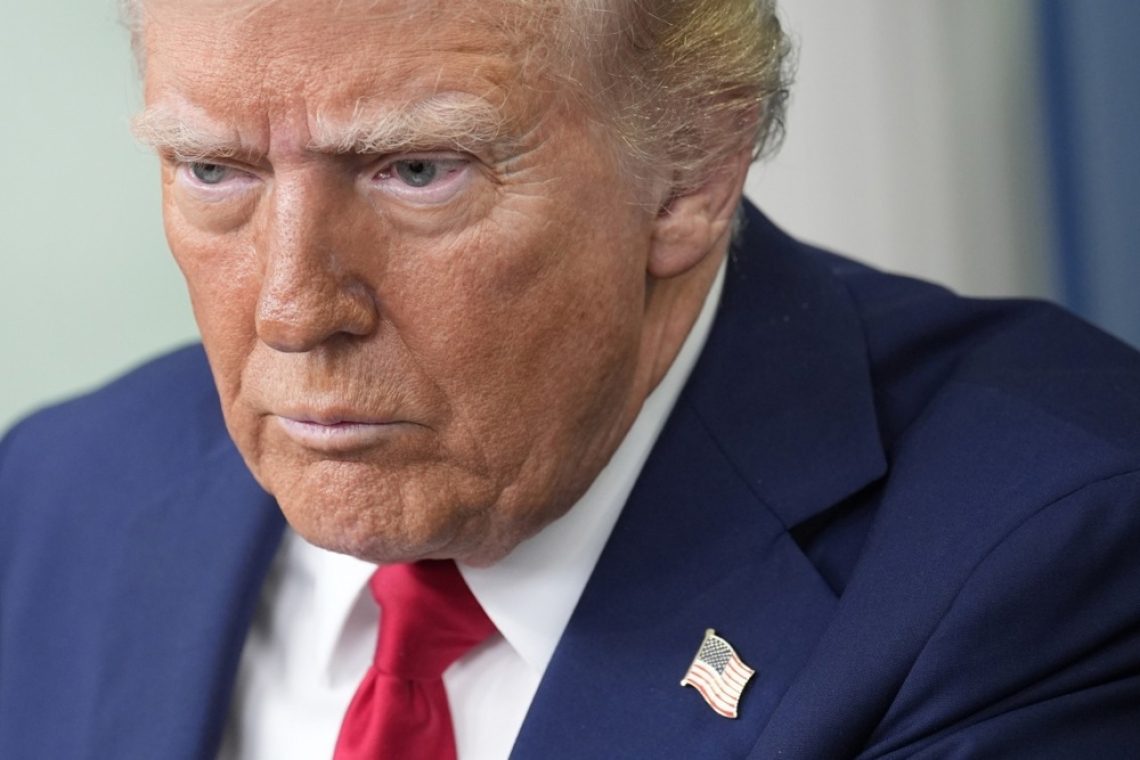 Trump za letalsko nesrečo v Washingtonu okrivil prejšnjo vlado