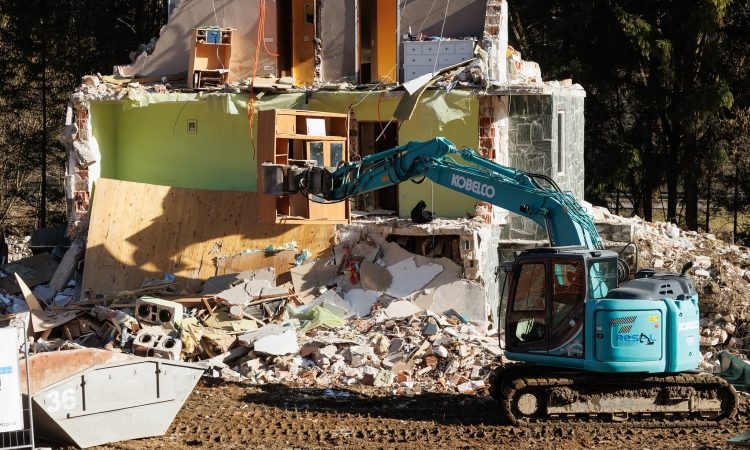 Začela se je zadnja faza odstranjevanja ogroženih objektov po poplavah