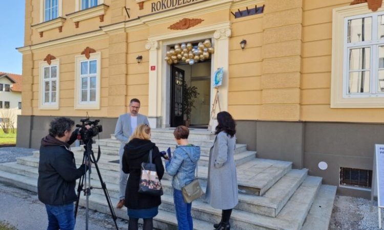 Vrhniki predan prenovljen Rokodelski dom