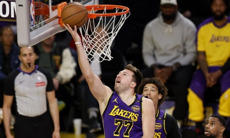 Los Angeles Lakers kljub 32 točkam Dončića izgubili tretjič zapovrstjo