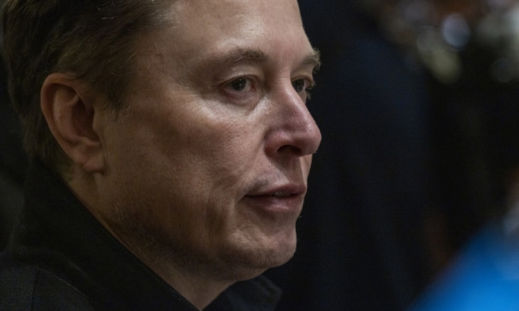 Musk zaradi padca dobička Tesle napovedal umik iz vladnih zadev