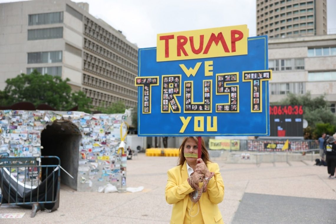 Trump prvi uradni obisk v tujini v drugem mandatu začenja v zalivskih državah
