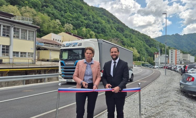 V Hrastniku odprli prenovljeno cestno povezavo ob industrijski coni