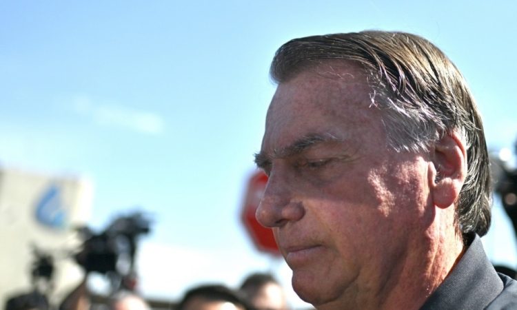 Bolsonaro pod elektronskim nadzorom in v nočnem hišnem priporu