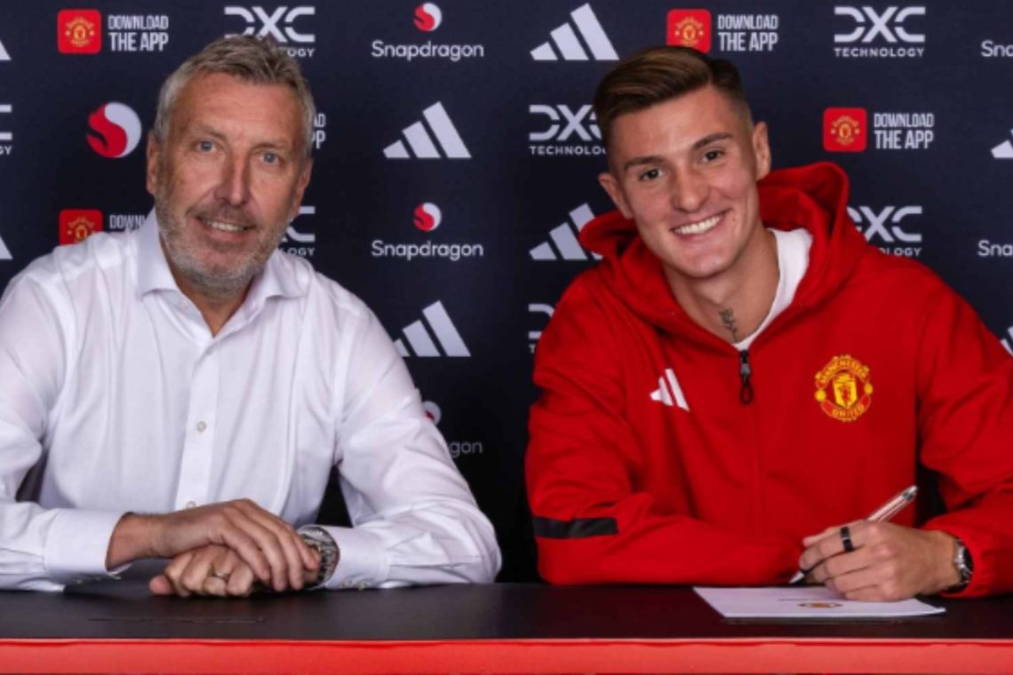 Slovenski nogometni reprezentant Benjamin Šeško uradno član Manchester Uniteda  