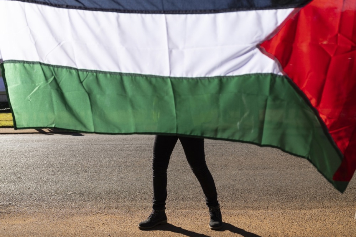 Z ropotom loncev na Trgu republike pozivali k dodatnim ukrepom proti Izraelu