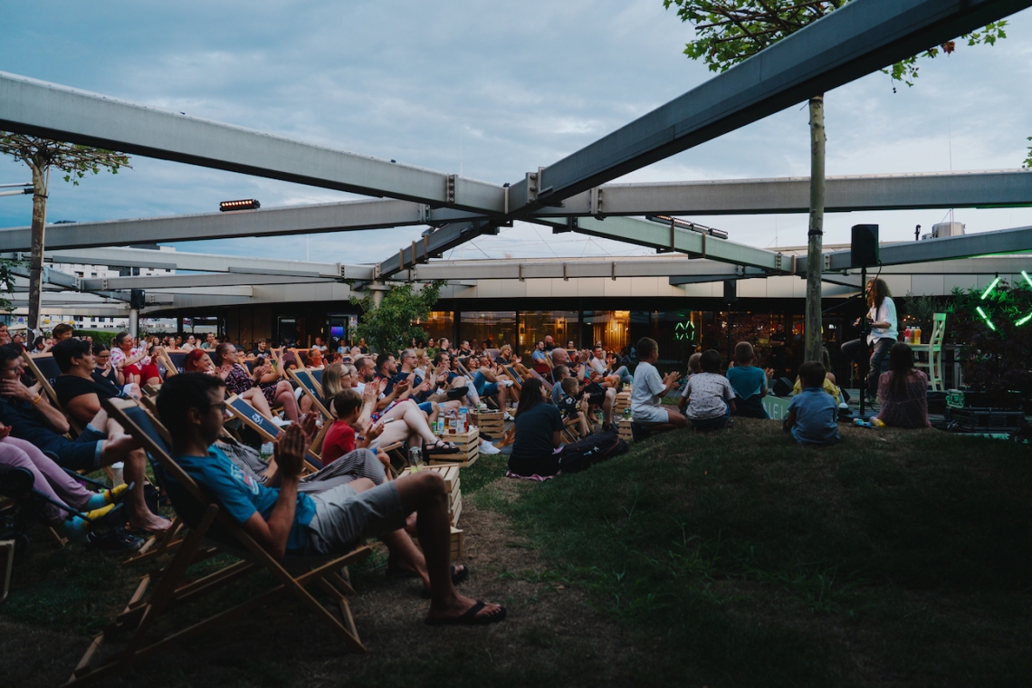 Avgust v Aleji bo minil v ritmih glasbe, znižanj in poletne zabave na strehi nad mestom