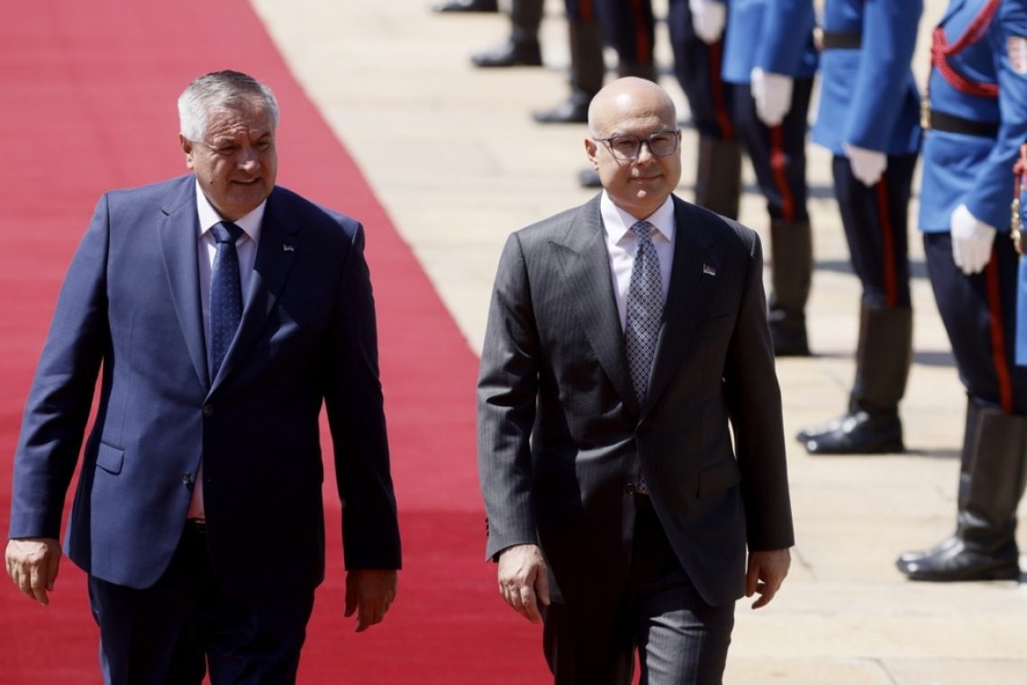 Politična kriza v Republiki Srbski se poglablja: odstop Viškovića, Dodiku odvzet mandat