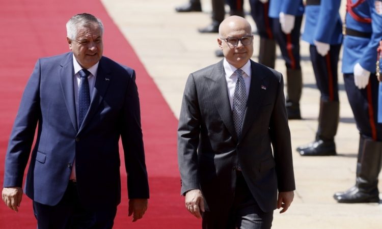 Politična kriza v Republiki Srbski se poglablja: odstop Viškovića, Dodiku odvzet mandat