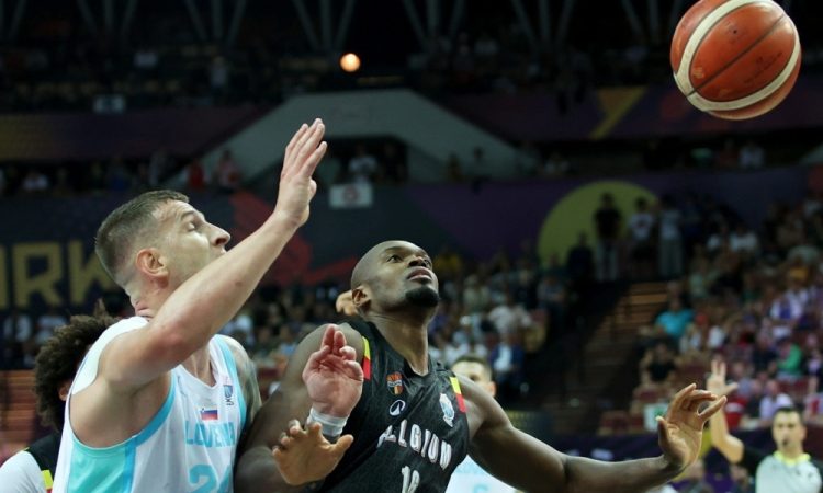 Slovenija kljub dobri igri izgubila proti Franciji  
