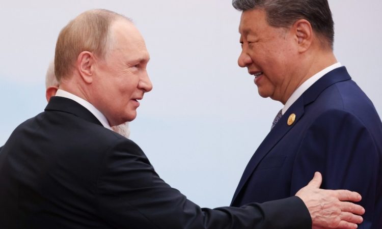 Putin in Xi na vrhu ŠOS razpravljala o stikih z ZDA in pogovorih s Trumpom