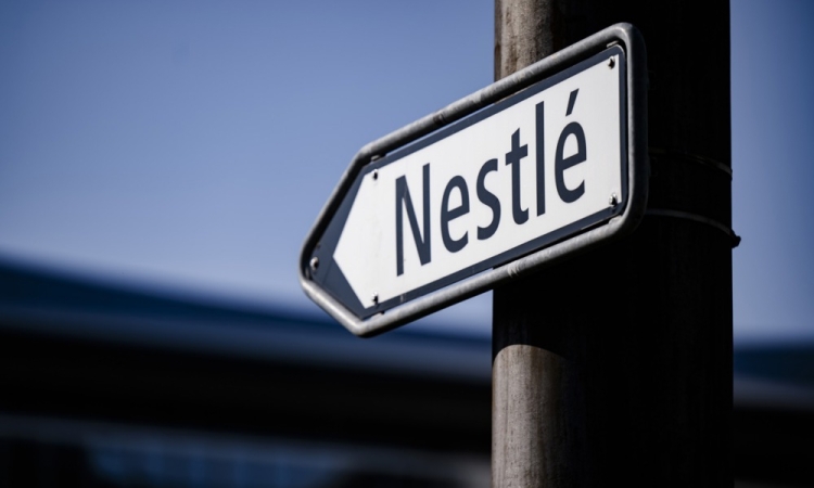 Nestlé zamenjal izvršnega direktorja po aferi, delnice padle