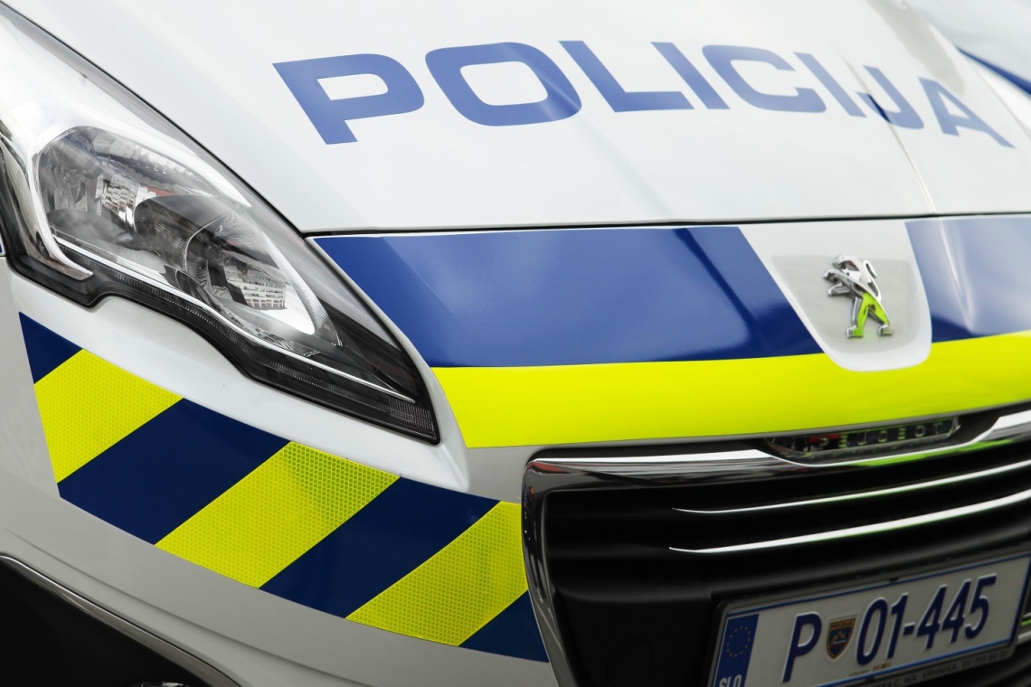 V trčenju na Celovški cesti umrl 31-letni motorist