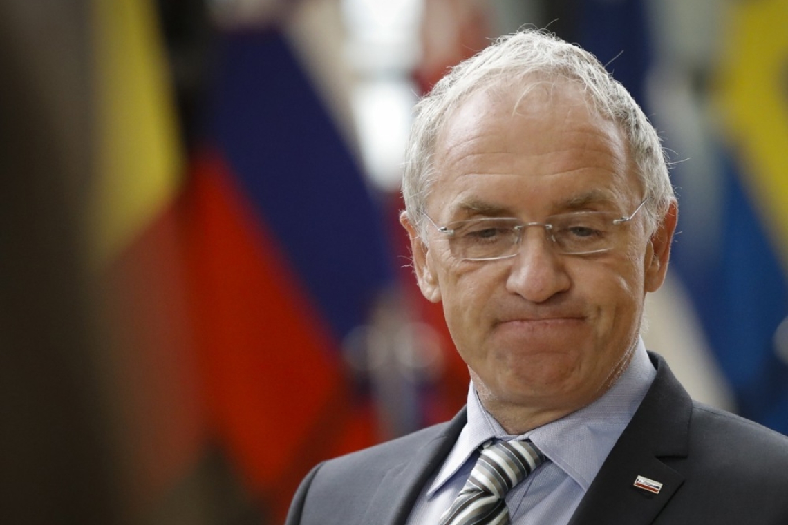 Hojs trdi, da ga sumijo sodelovanja s Kavaškim klanom